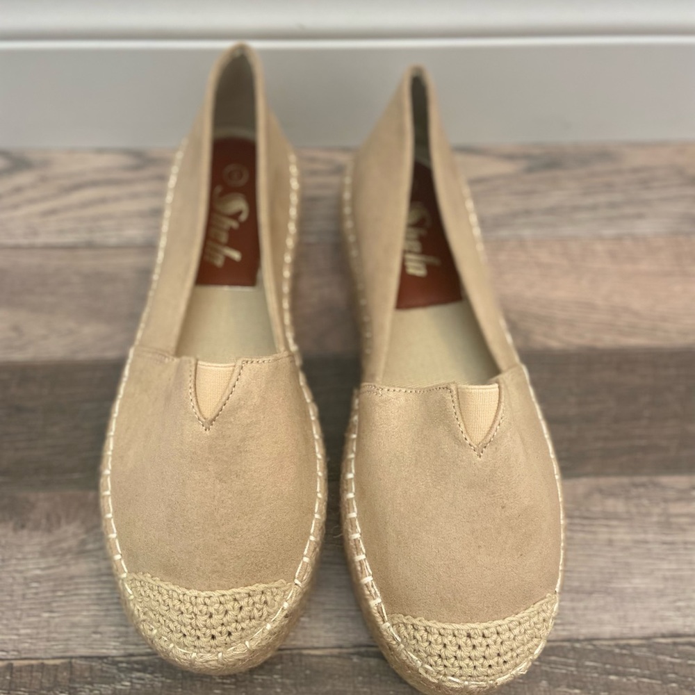 NWOT Tan espadrilles with crochet detail